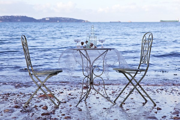 Svadobný stôl z tepaného železa krajkový strop romantický Kovaný krajkový strop romantická nálada