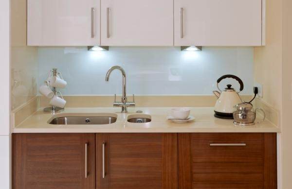 nápady na trojuholníkové žiarovky pre kuchynské svetlá