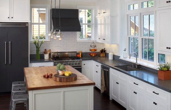 Kuchyňa s ostrovom-úložný priestor-kuchynský riad-bylinkové kvetináče