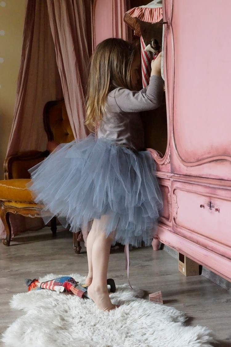 ružovo lakovaná vintage skriňa v princezninej izbe nápady-škôlka-dievča-princezná-ročník-ružová-skriňa