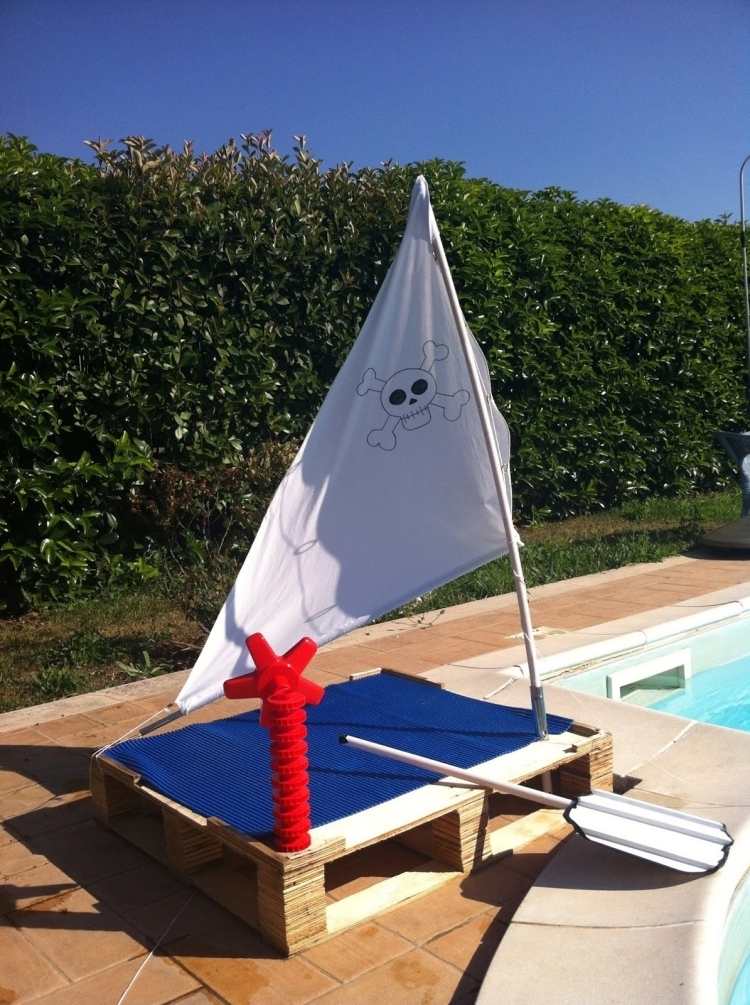 drevené-europalety-dieťa-záhradná-loď-hracie plachty