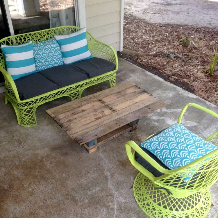 drevené-europalety-záhradný stôl-urob si sám-záhradný nábytok-zelený-kov