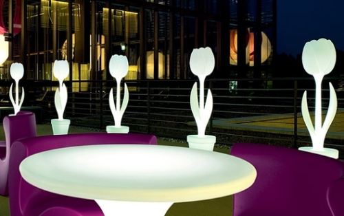 nápady svetlých tulipánov pre moderné osvetlenie záhrady