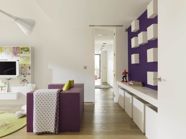 dizajn steny detskej izby biela fialová nápady dizajn miestnosti moderný dizajn steny detskej izby purpurovo biele varianty interiérový dizajn trendový