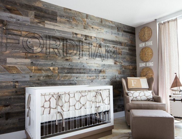 Rustikálna dekorácia vyrobená z drôtu pre dizajn steny a obklady stien