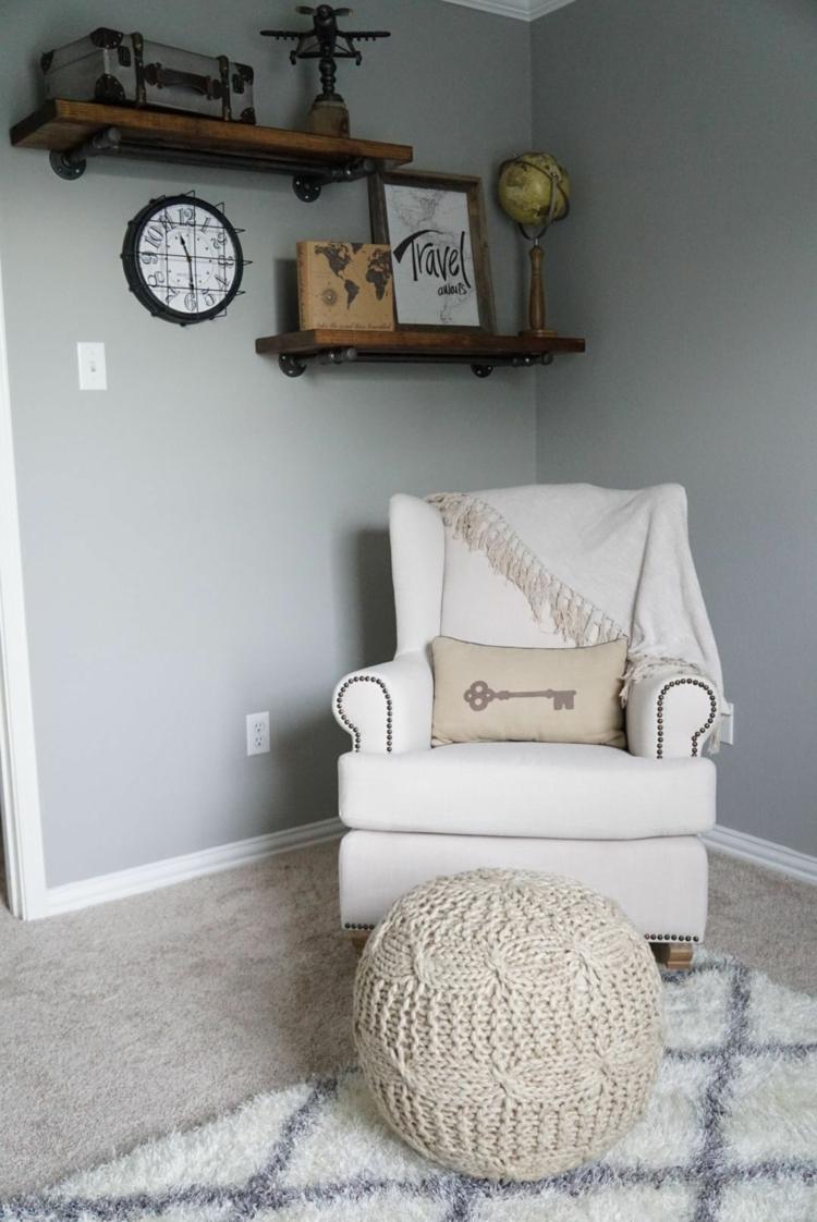 Priemyselný štýl a rustikálna atmosféra sú príjemným kontrastom k svetlému nábytku