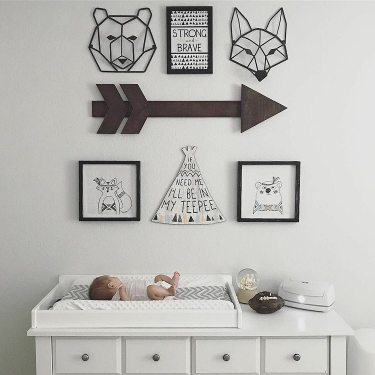 Skombinujte moderné a rustikálne - geometrické tvary a hrdzavé šípky na stenu