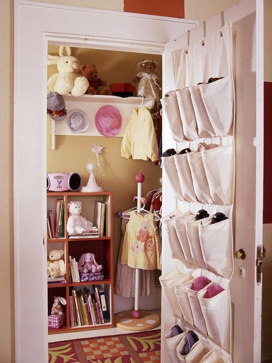 šatník malé vešiaky nízka výška šatníkové systémy detské izby malé vešiaky nízka výška