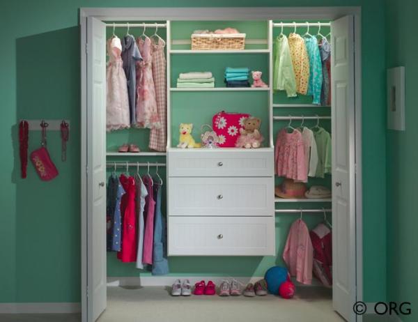poriadok v šatníku dievčaťa poriadok v detskej izbe dievčenský šatník