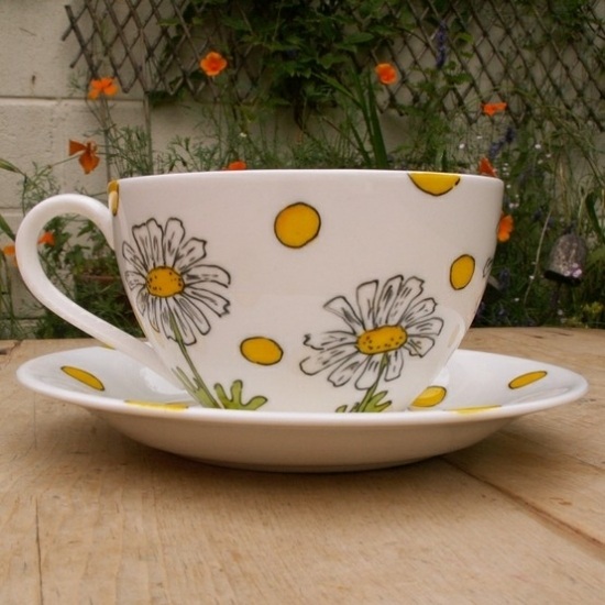 Čaj, šálka kávy, kvety, ozdoby, veľkonočný riad