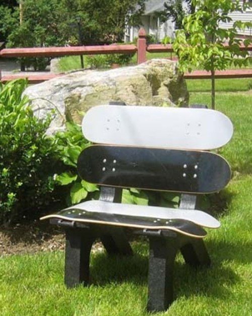 nápady na upcyklovaný dizajn interiéru skateboard čiernobiely