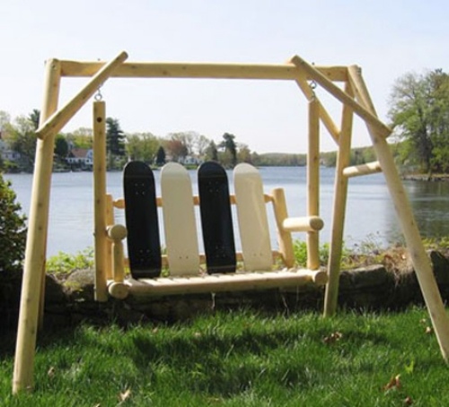 nápady na upcyklovaný interiérový dizajn skateboardová hojdačka