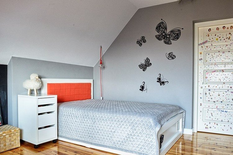 stena-design-mlada-izba-dievca-motýle-stena-tetovanie