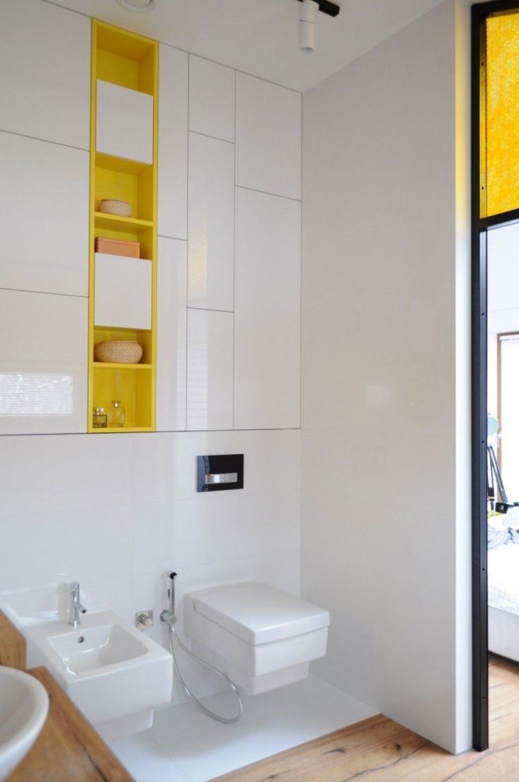 Vstavaná skriňa s prednými časťami bez úchytiek a žltou policou nápady-kúpeľňa-vstavaná skriňa-bezúchytkové-čelá-žlté police