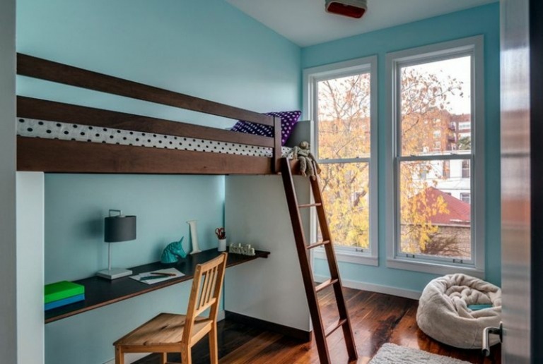 nápady posteľný stôl podkrovný dizajn postele sedací vak mládežnícka izba parkety