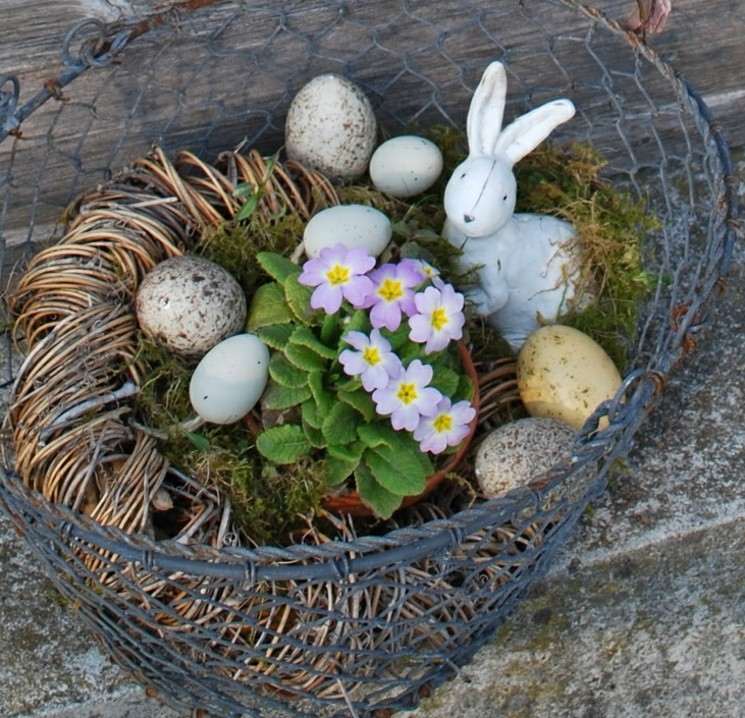 nápady na Veľkú noc 2013 outdoor-záhrada-nápad-kov-košík-hniezdo-veľkonočné vajíčka