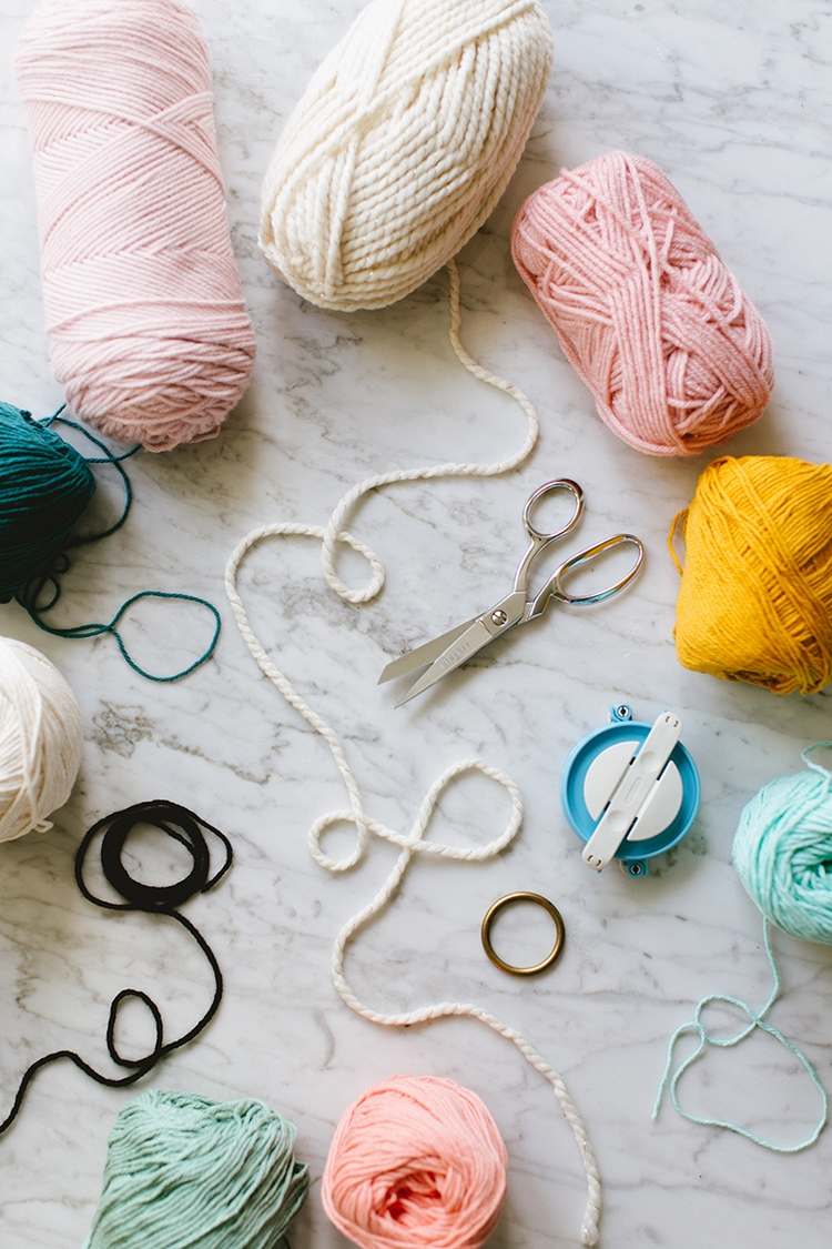 kutilské vianočné ozdoby drotárske nožnice ihlové materiály z nití