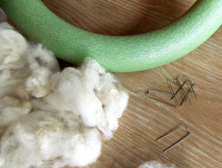 prírodná vlna alpaka ovce mohér adventný veniec drotár penový prsteň zapínanie vianočného venca