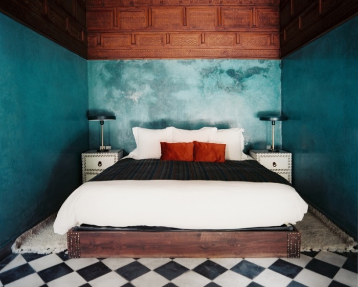 nápady-na-maľovanie-spálne-modrá-špongia-technika