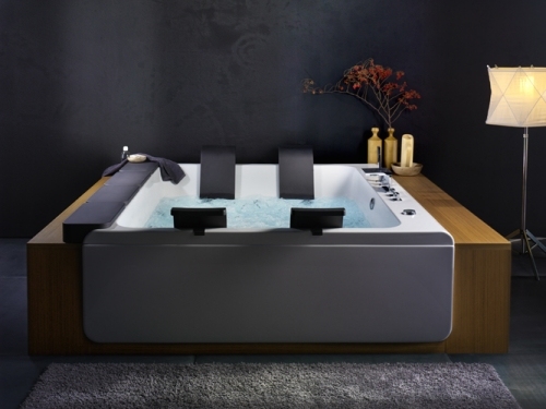 Štvorcová vaňa Blubleu viac ľudí