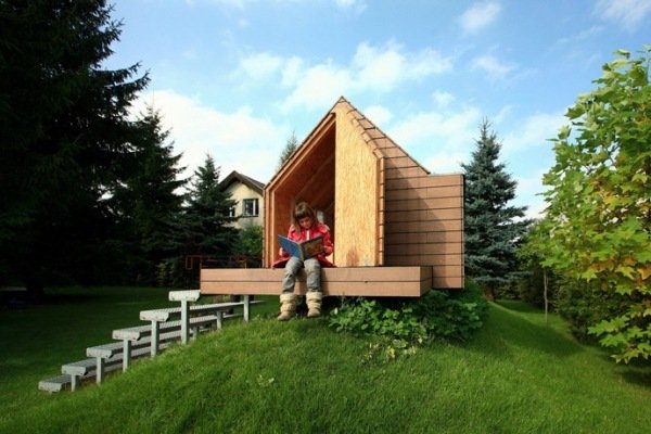 Záhradný domček so sedlovou strechou pre deti