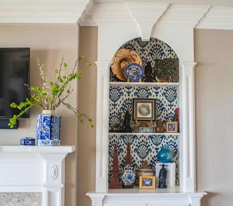 Navrhnite si vlastnú zadnú stenu skrinky s tkaninou Ikat tapeta ikat-vzor-etno-skriňa-police-urob si sám-tapeta