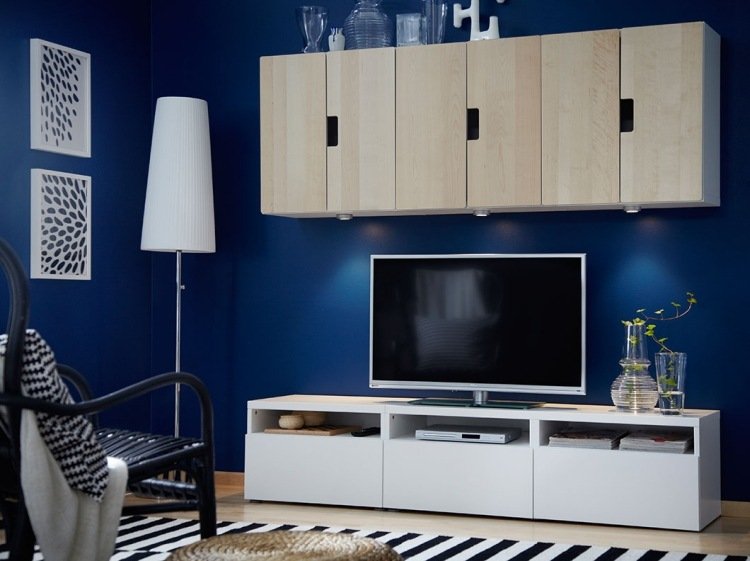 kombinujte jednoduché moduly Besta s inými systémami Ikea ikea-besta-policovy-ulozovy-system-obyvacia-stena-tv-konzola-stena-farba-modra-obývacia izba-obrázky