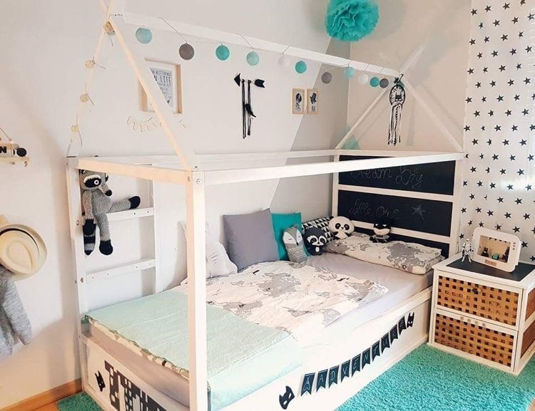 ikea kura posteľ prerobiť dom biela tyrkysová