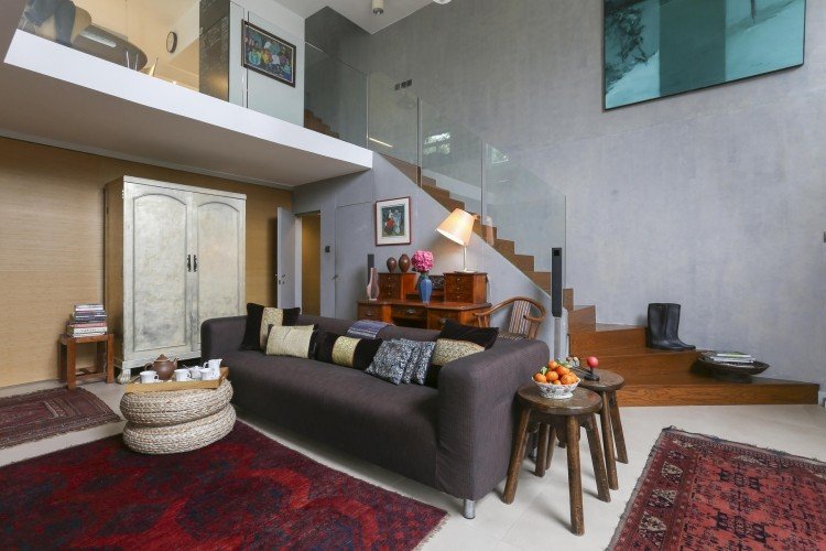 Ikea ratanový nábytok-obývačka-dom-exotické-prostredie-etno-vzor-drevo-sivá