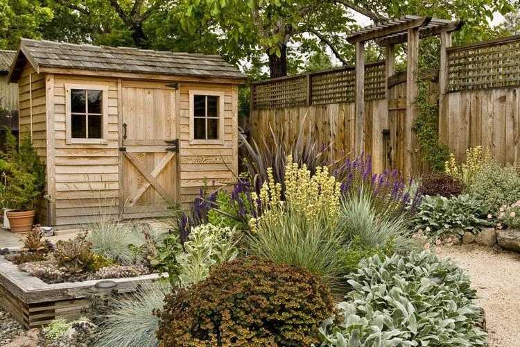 Pridelený záhradný zimný poškodený záhradný domček-kontrola-oprava