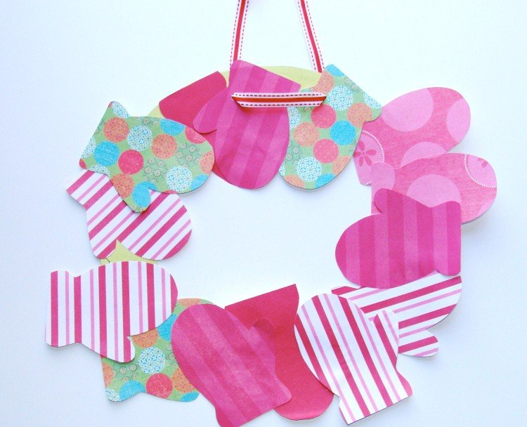 Ručné práce s deťmi Zimný veniec vyrobený z papierových rukavíc si urobte nápady sami