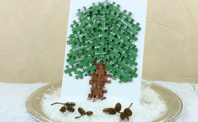 V zime robte s deťmi ručné práce. Vyrobte si stromček sami z dielikov puzzle