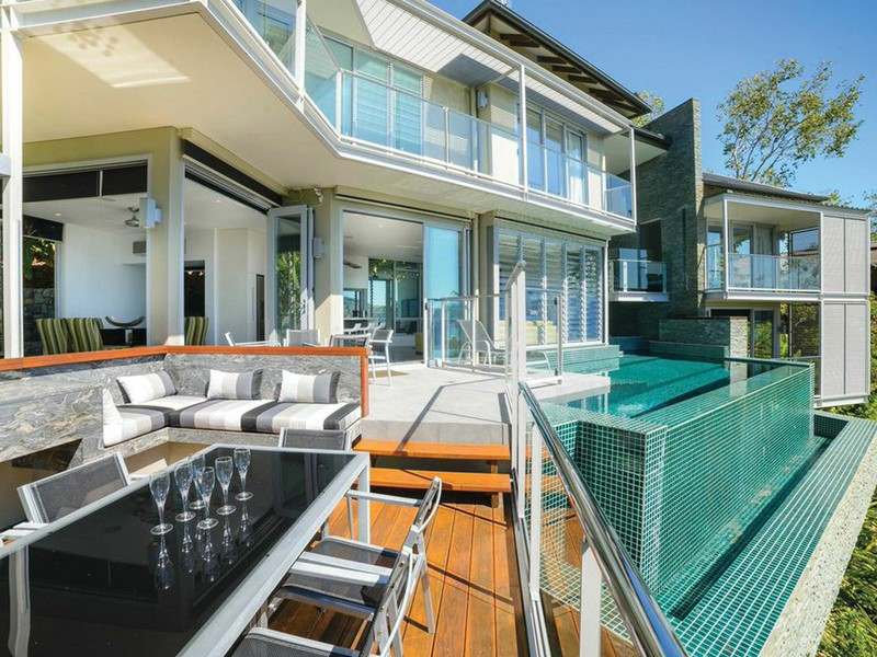 Reality na Malorke s bazénom a slnečnou terasou Nehnuteľnosť Mallorca bazén terasa luxusná budova