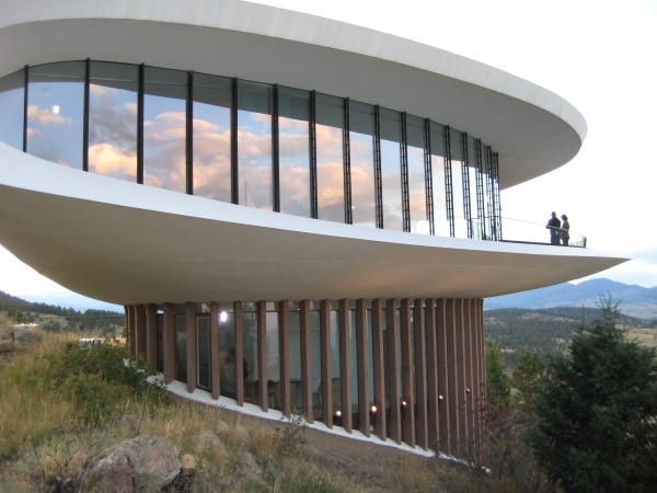 moderné domy hollywoodske filmy scluptured house colorado