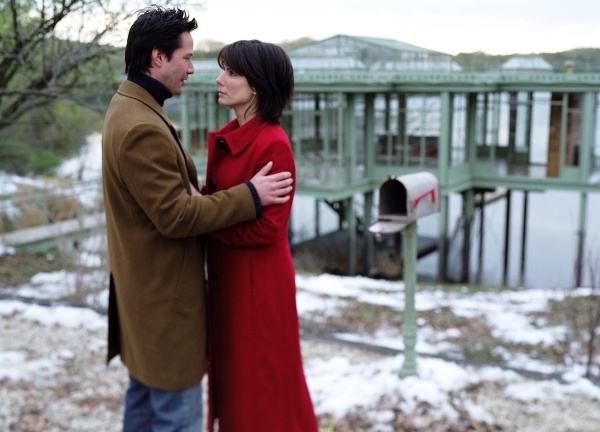 moderné domy hollywoodske filmy sandra bullock keanu reeves