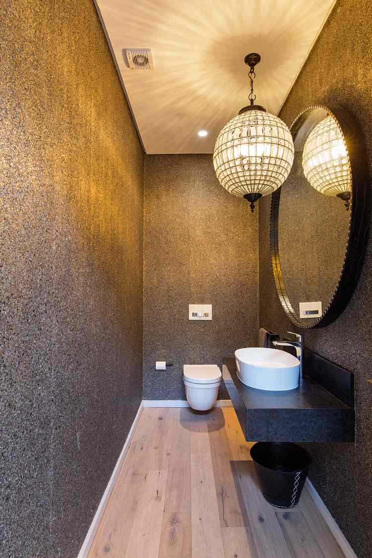 atmosféra-živé-exkluzívne-WC-sivá-drevená podlaha