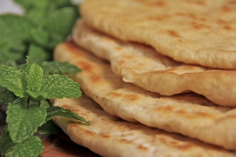 Indický plochý chlieb ako príloha Indické recepty exotická príloha-flatbread-make-yourself
