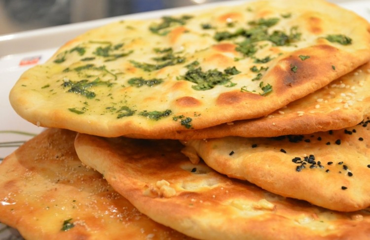 Indický recept je možné rozšíriť o rôzne koreniny Indické recepty korenie-sezamovo-makovo-ploché pečivo