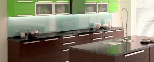 matné-sklenené-panely-kuchyňa-zadná stena-dizajn-zelená-nástenná-skriňa