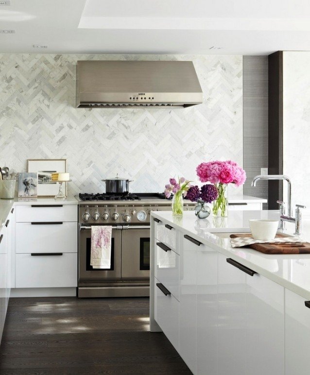 kuchyňa-zrkadlo-dizajn-mramorový efekt-bývanie-nápady-kuchyňa