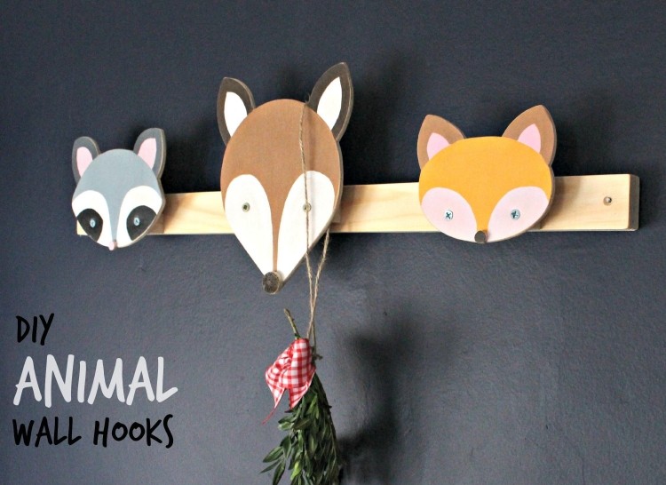 individuálna-detská-skriňa-vyrobená z dreva-zvierat-farebná-diy-maľba na stenu