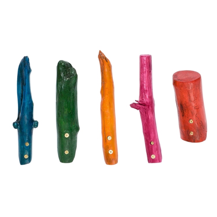 individuálna-detská-skriňa-vyrobená z-dreva-tyčinky-farebné-lakovanie-drotárstvo