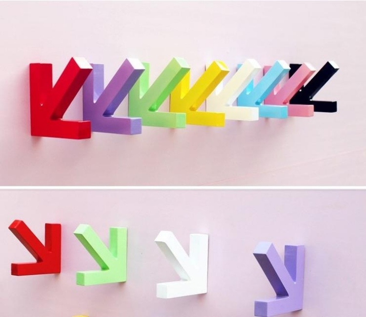 individuálna-detská-skriňa-vyrobená-z-drevených šípov-farebná-prefíkaná-vtipná