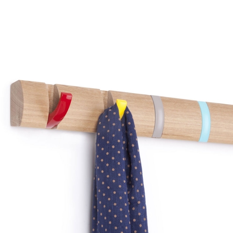 individuálna-detská-skriňa-vyrobená z dreva-farba-skladacia-jednoduchá-závesná na stenu