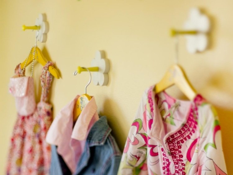 Detská drevená skriňa-dievčenské-vešiaky-vešiaky-ružové-kvety