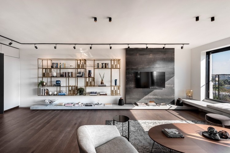 zariadenie obývačky s drevenými podlahami v priemyselnom elegantnom štýle
