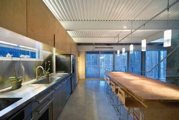 Dom na svahu z kuchyne Rantilla