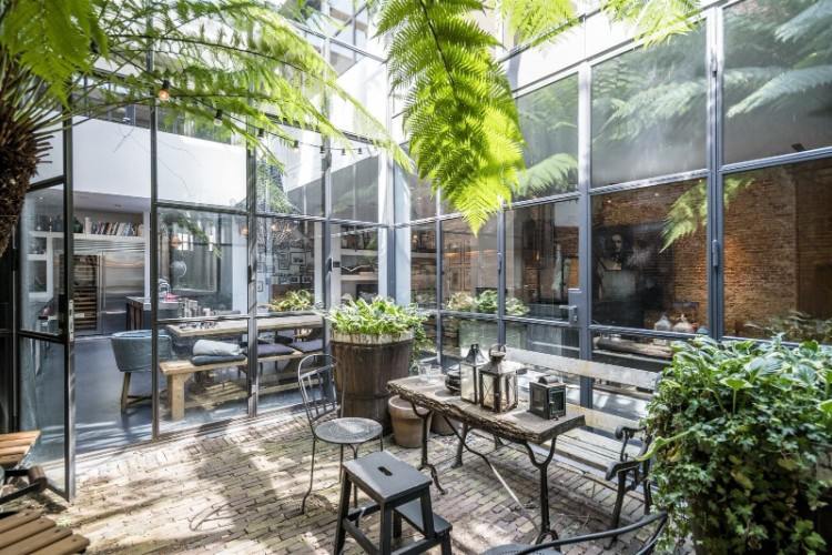 priemyselný vzhľad nápady na dizajn záhrady tipy kombinované sklo matné sklo záhradné dvere do dvora