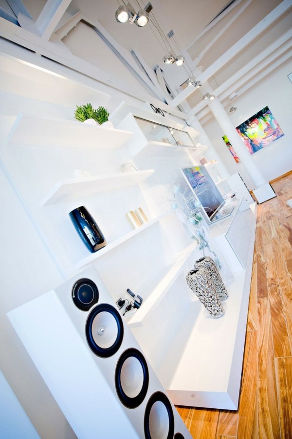 biely industriálny elegantný interiér bielo-priemyselno-elegantný interiérový dizajn