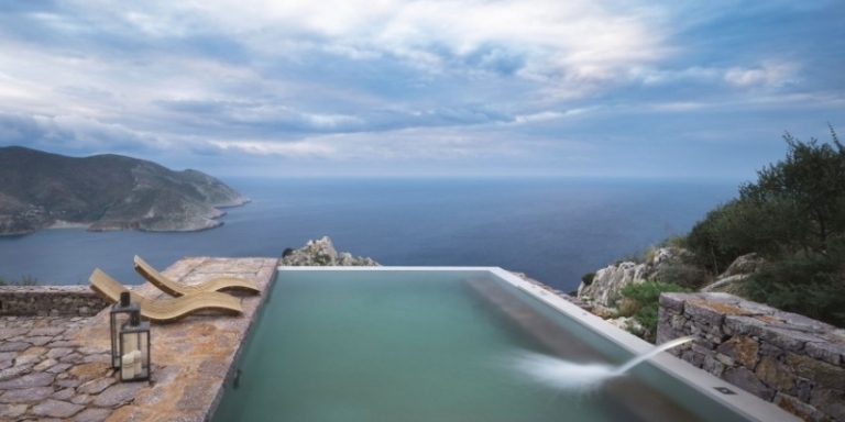 Nekonečný bazén s výhľadom na more - bazén - more - ležiaci - výhľad - prírodný kameň